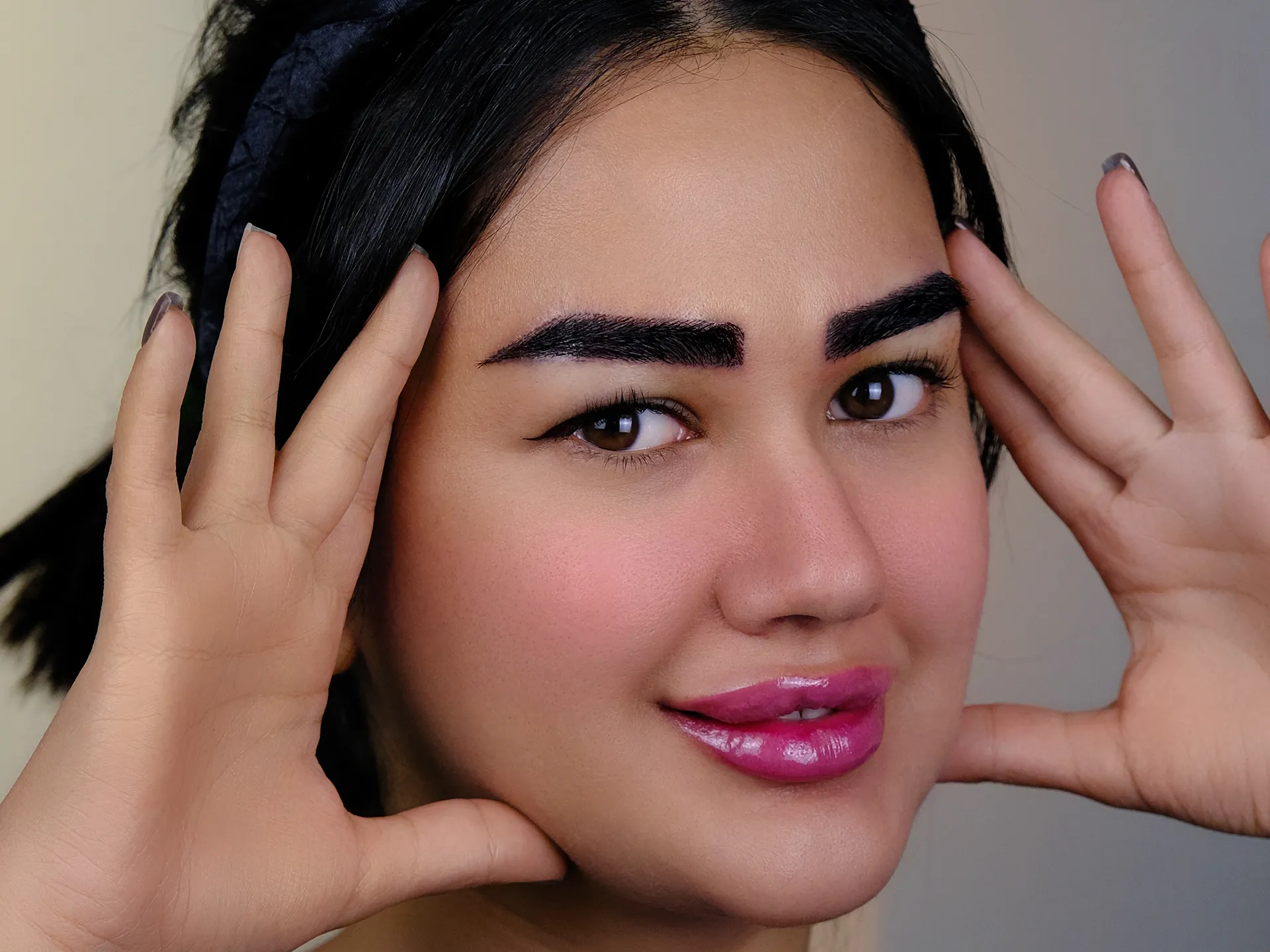 خدمات تخصصی کاشت ابرو در مجموعه مستر ابرو